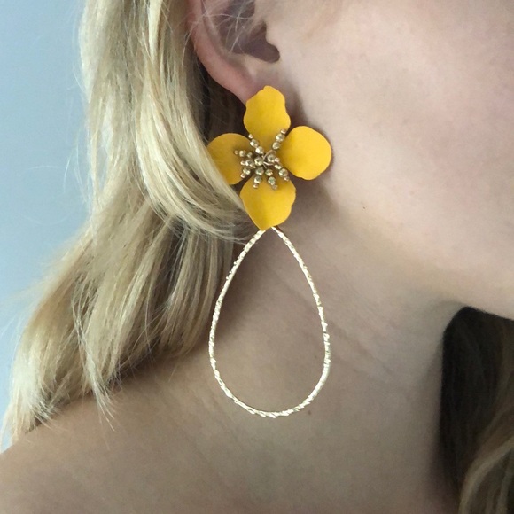 Gold Flower Power Hoop Earrings! - Picture 4 of 4